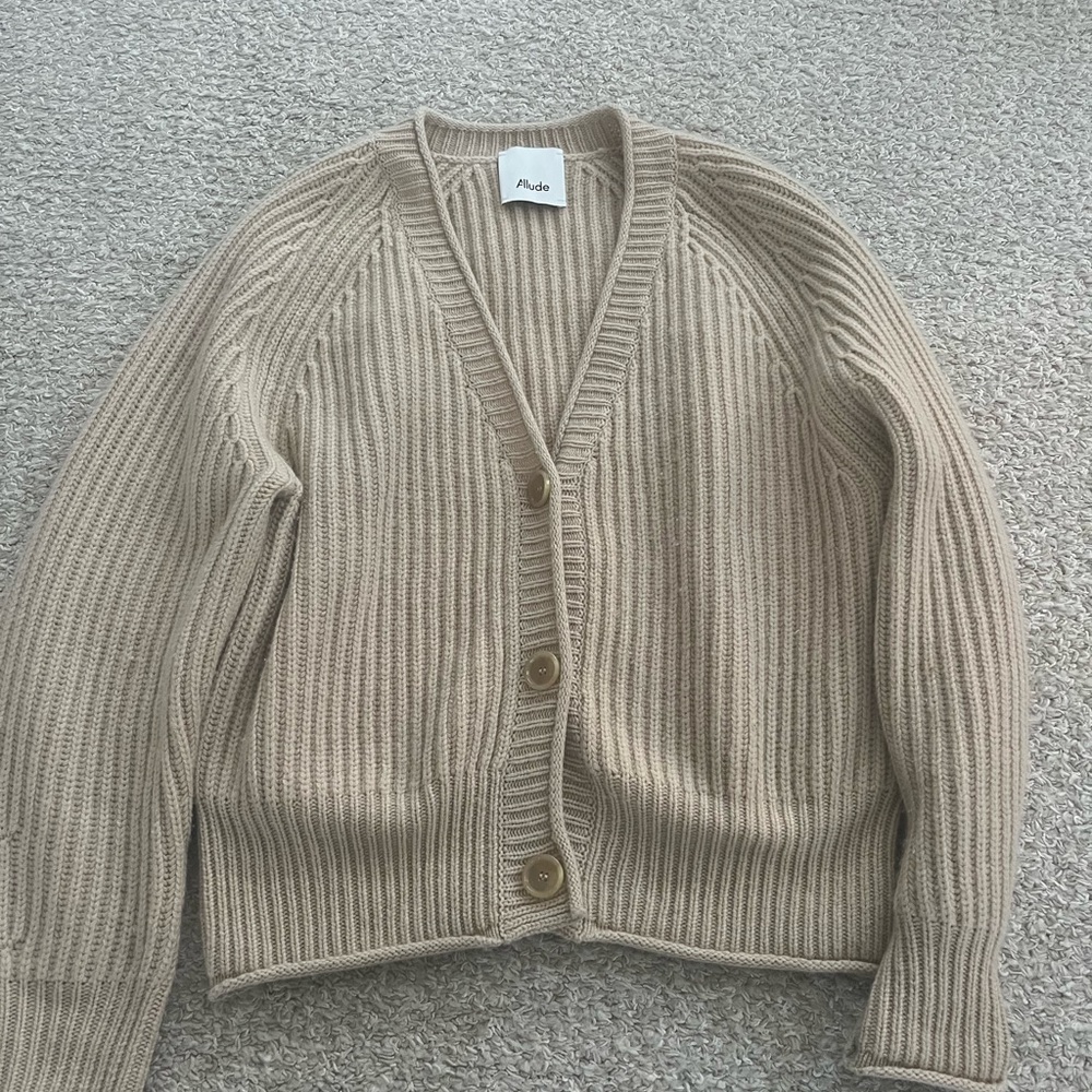 Allude Ribbed Cashmere Cardigan in Beige
